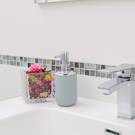 Lomellina Bay Διαμέρισμα *